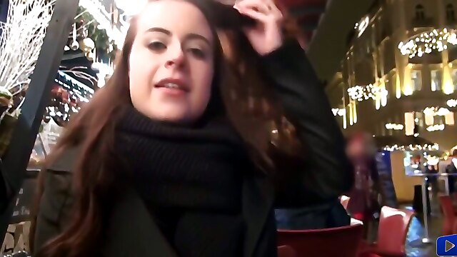 Lesbo brunette